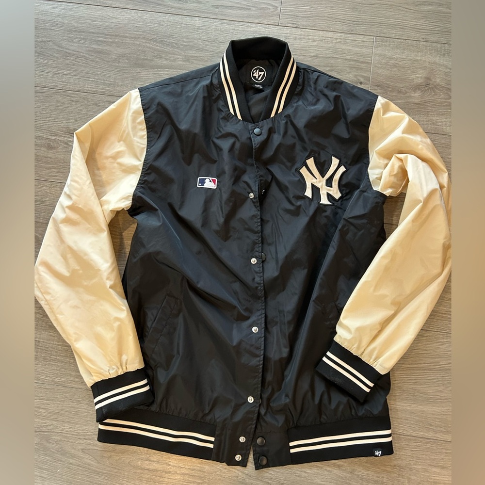 47 Brand MLB New York Yankees Varsity Jacket – Black & Cream (size:L)
